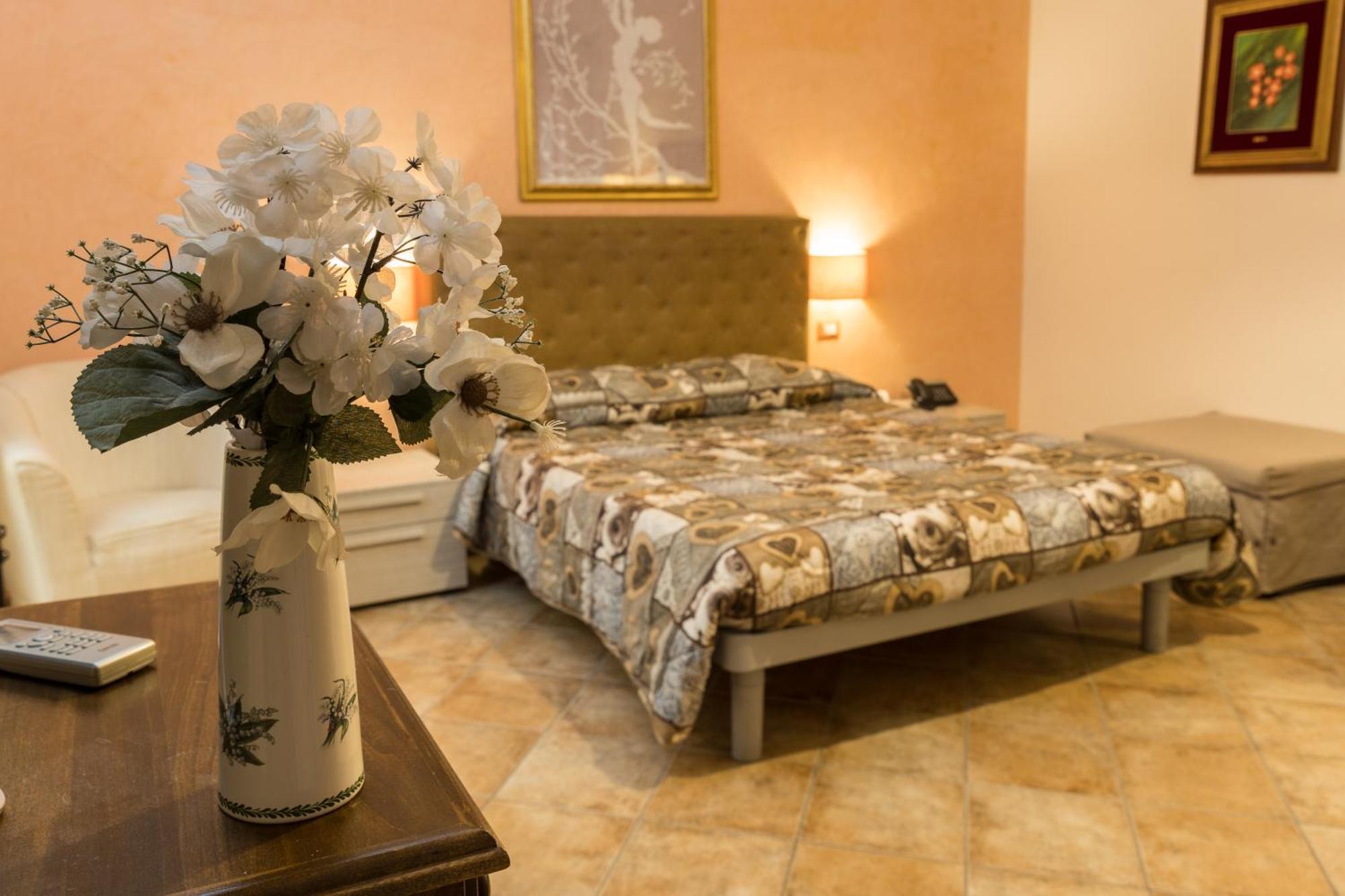Locanda Dei Fiori ปิสโตยา ภายนอก รูปภาพ
