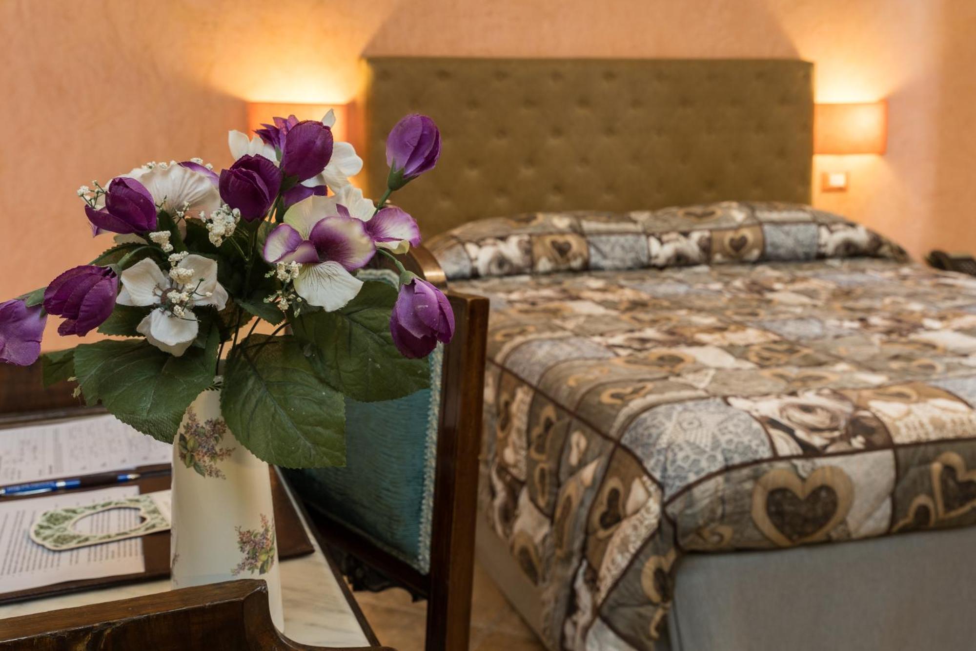 Locanda Dei Fiori ปิสโตยา ภายนอก รูปภาพ
